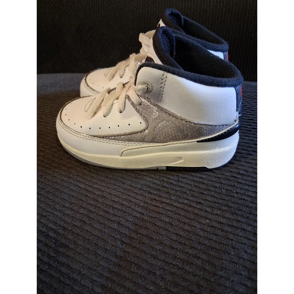 Nike Jordan 2‎ Retro White/Fire Red-Black-Sail DQ8563-102 Toddler Size 6C